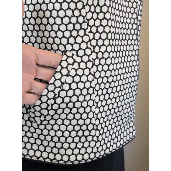 ANN TAYLOR Crop Swing Blazer 2 White Black Silk Embroidered Honeycomb Pattern - Picture 8 of 11